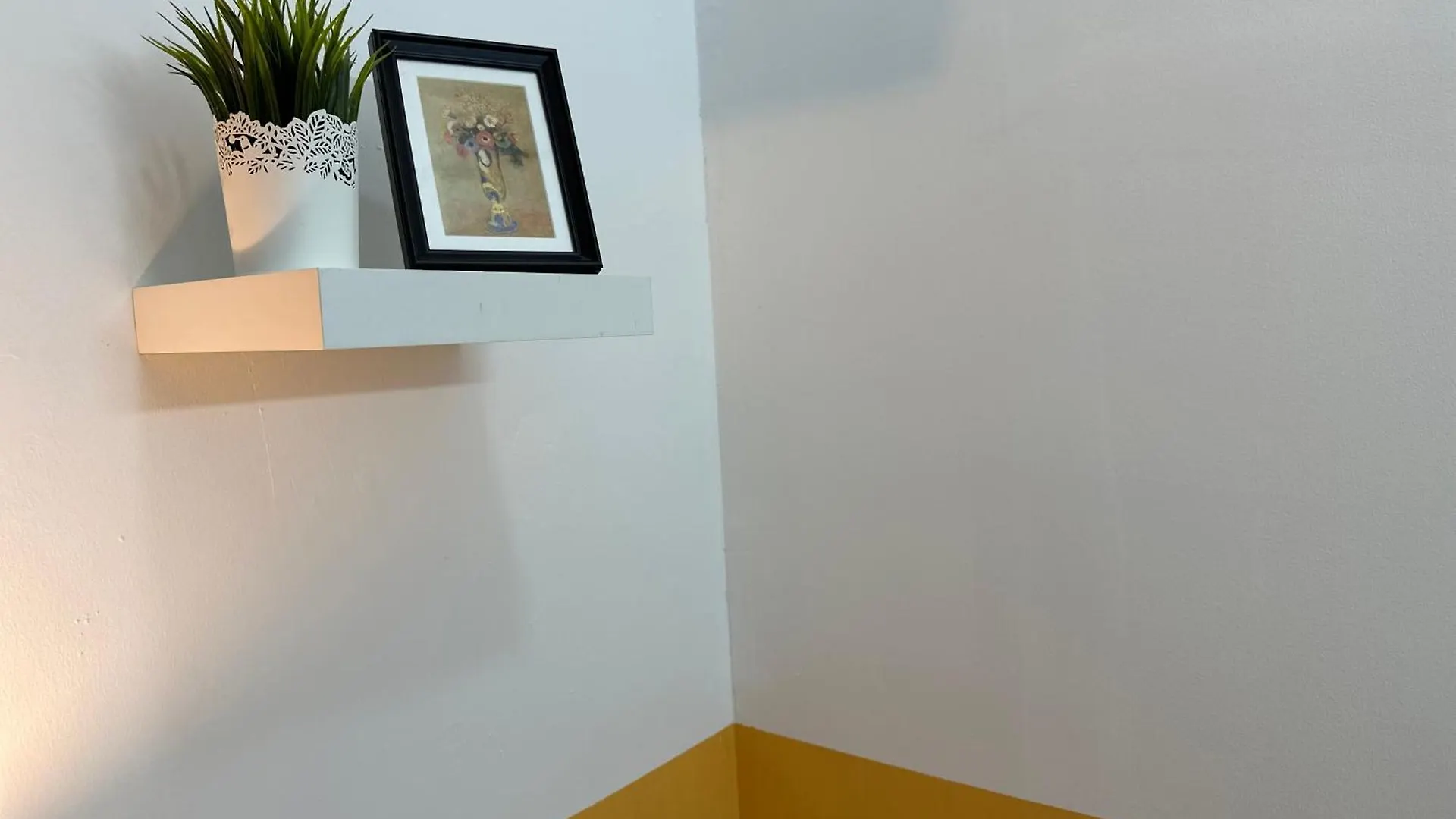 Homestay Wonderful Partition Room In Al Barsha 1 Near Metro Dubai